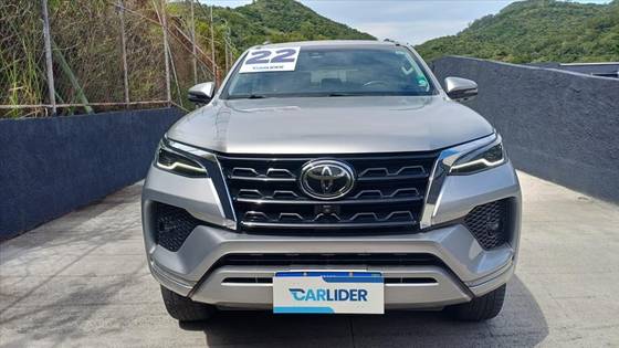TOYOTA HILUX SW4 2.8 D-4D TURBO DIESEL SRX 7L 4X4 AUTOMÁTICO